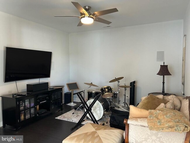 Building Photo - 30 Hamilton Dr