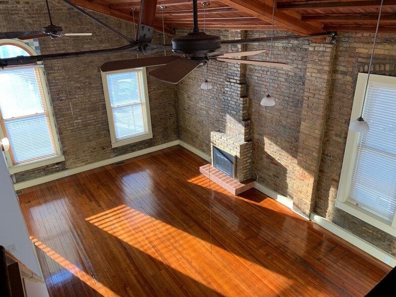 Primary Photo - 515 N Main St