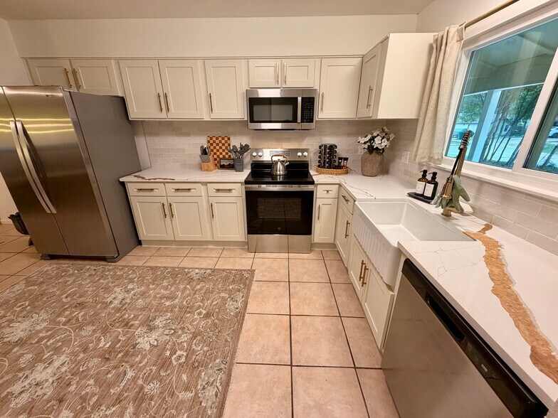 Building Photo - 1 Laurel Oak Pl