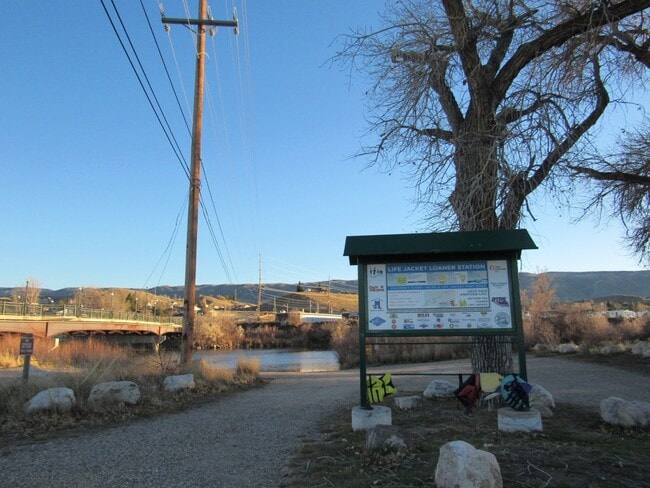 Building Photo - Gorgeous Westside 3 bd Twin Home