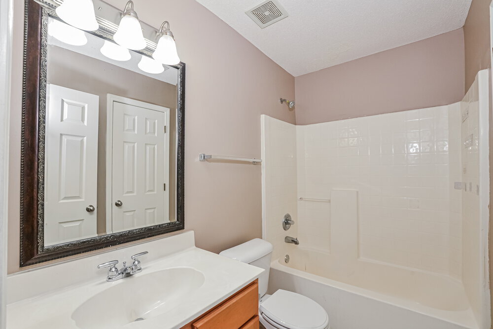 Building Photo - 4064 Sidlehill Dr