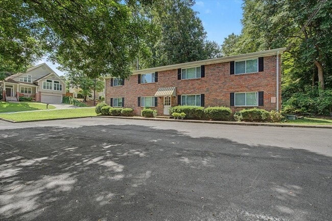 Building Photo - 2430 Coosawattee Dr NE