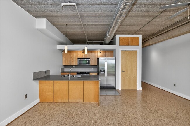 Building Photo - 309 E 5th St