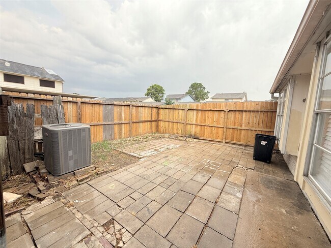 Building Photo - 6387 S Briar Bayou Dr