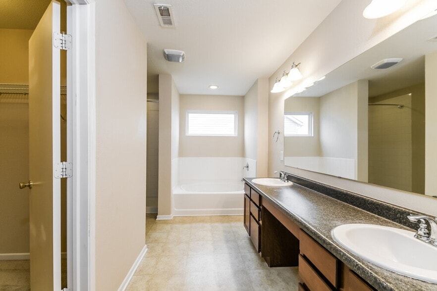 Building Photo - 15433 Destination Dr