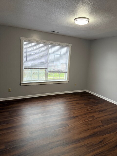 Building Photo - "Charming 4-Bed Oasis on Kidwell Court – Spacious Living with 2.5 Baths in Indianapolis!"