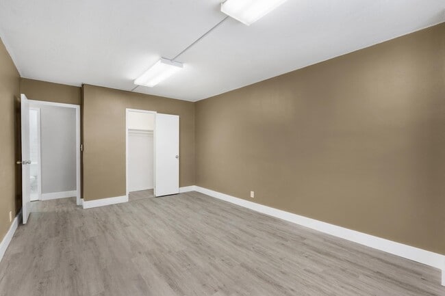 Building Photo - 201 St Pauls Ave