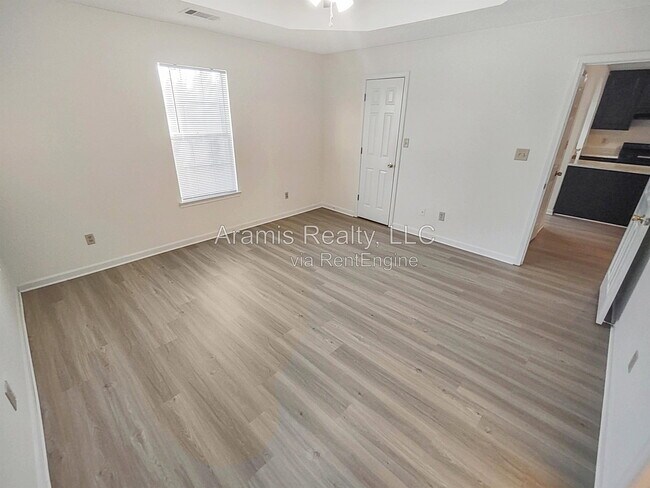 Building Photo - 6843 Saganaw Dr