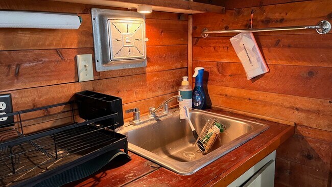 Building Photo - 1472 Silverwood Dr