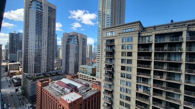 Building Photo - 10 E Ontario St