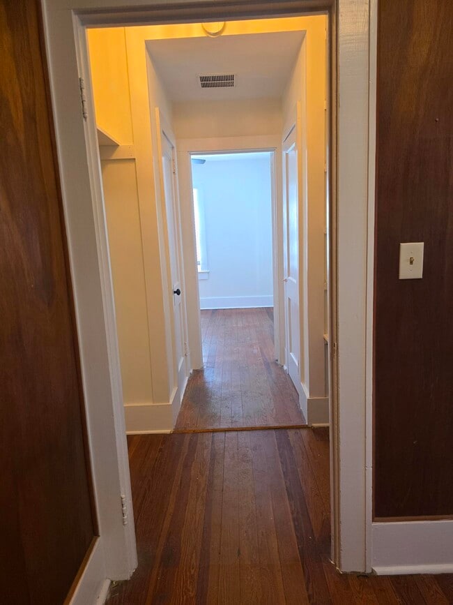 Building Photo - 301 Park Ave