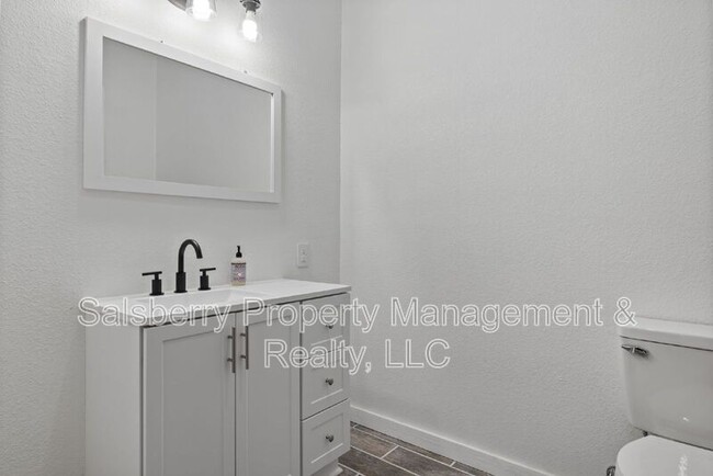 Building Photo - 933 Leatherwood Ln