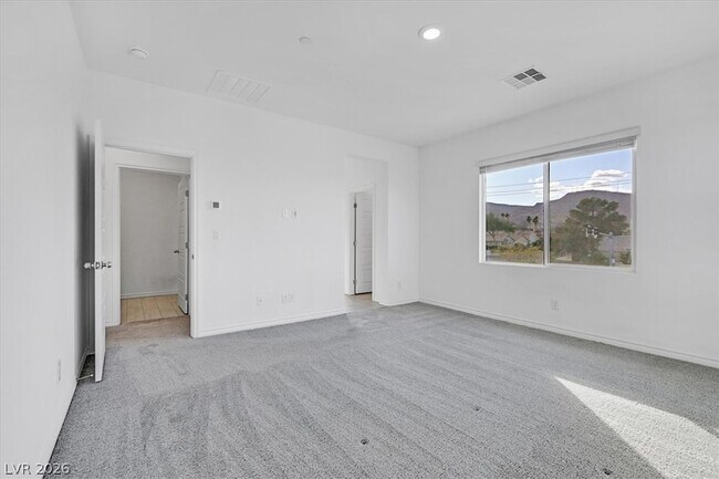 Building Photo - 303 Fletcher Fls St