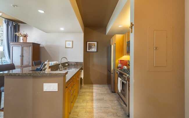 Building Photo - Live Above the Action — 14th-Floor ICON Condo with Petco Park Views