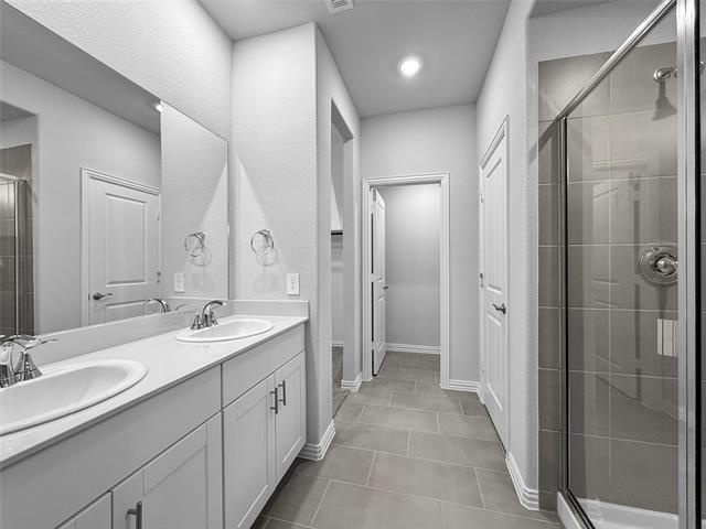 Building Photo - 209 Greenbriar Ln