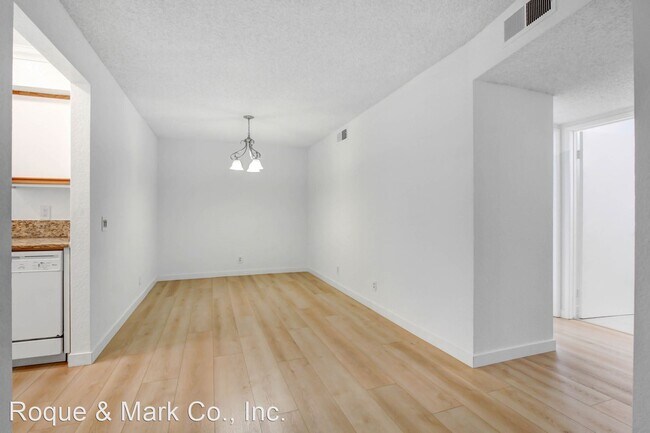 Building Photo - 2 br, 2 bath Apartment - 10604 Wilkins Ave...