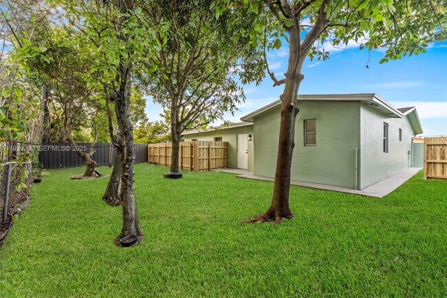 Building Photo - 2610 NW 83rd Ave