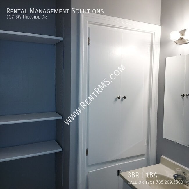 Building Photo - 117 SW Hillside Dr