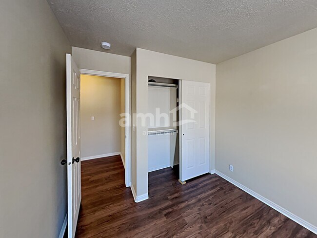 Building Photo - 1302 E 3125 N