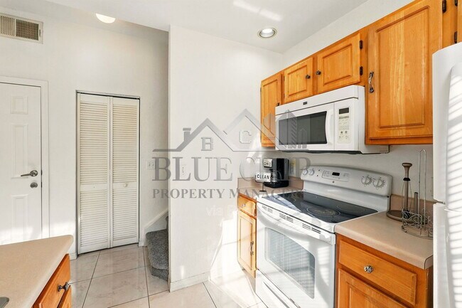 Building Photo - 4005 Venetian Bay Dr