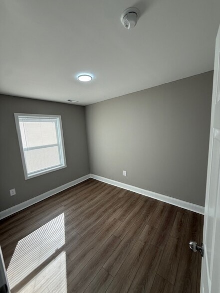 Bedroom - 406 E King St