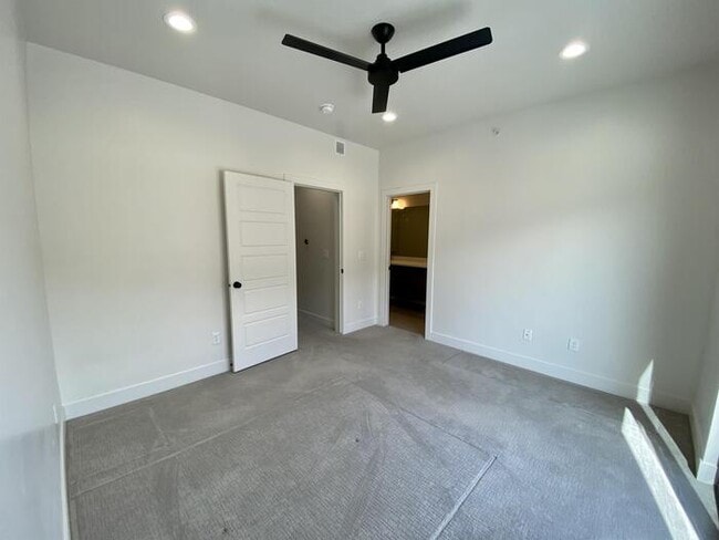 Building Photo - Draper townhome with VIEWS!