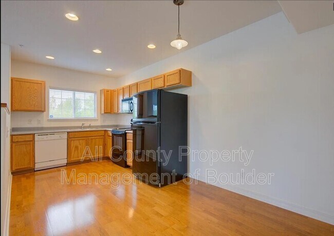 Building Photo - 14300 Waterside Ln