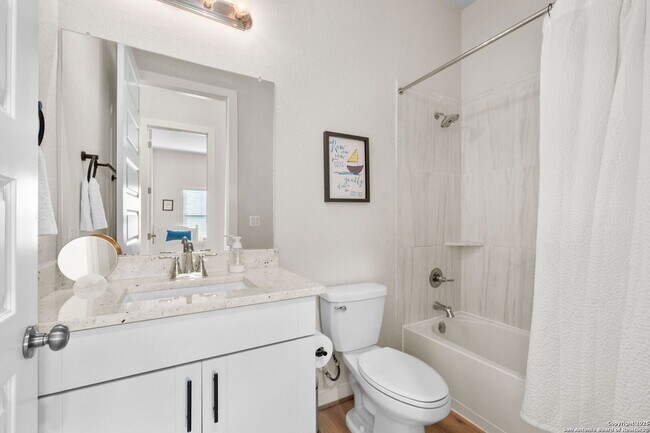 Building Photo - 143 Maravillas