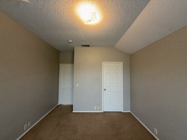 Building Photo - 2805 Crater Lake Ln