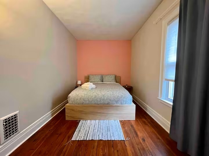 Building Photo - 203 W Tupper St