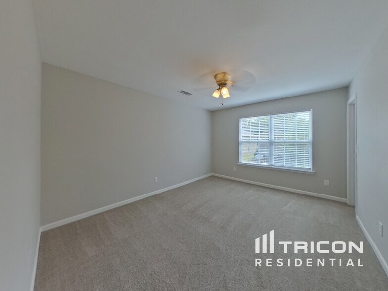 Building Photo - 5936 Sanders Farm Ln