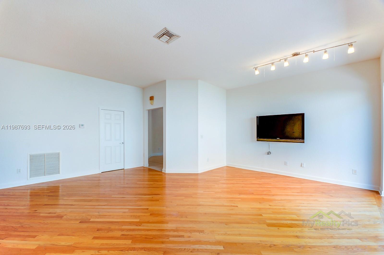 Building Photo - 5860 NW 111th Ave