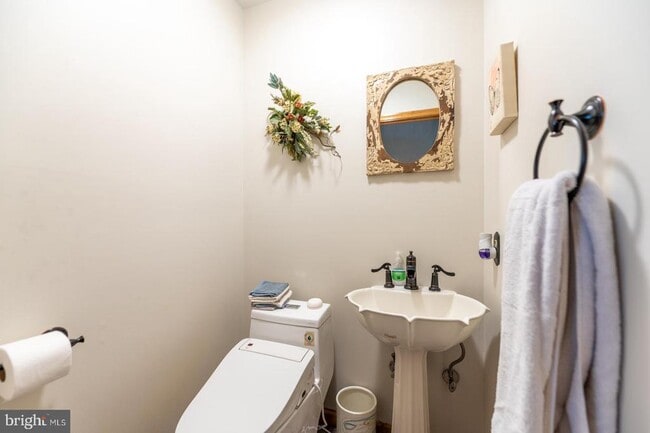 Building Photo - 211 Caravan Dr