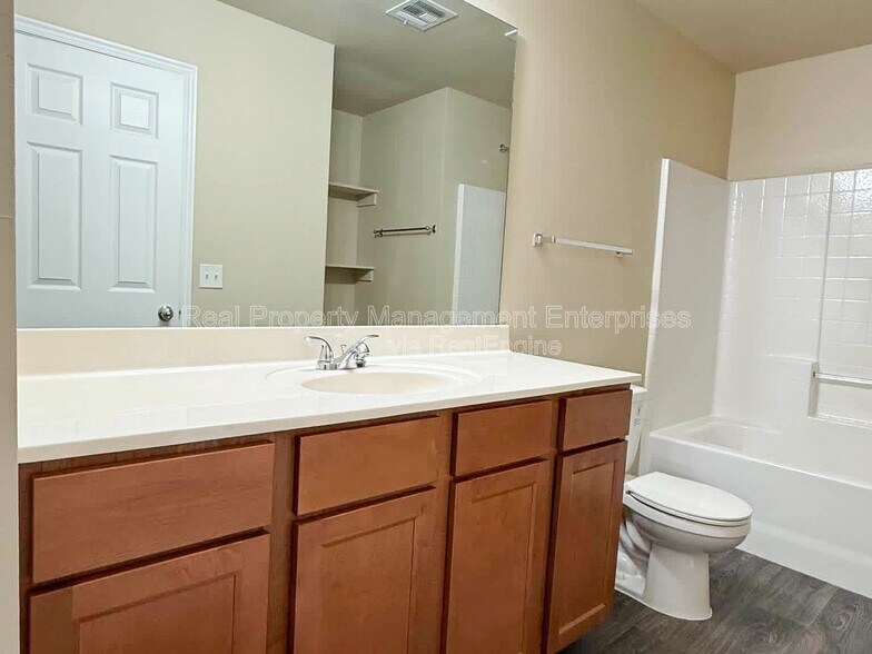 Building Photo - 13229 Bridgewater Dr