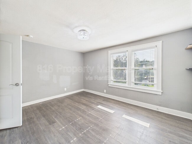 Building Photo - 701 W Kansas St
