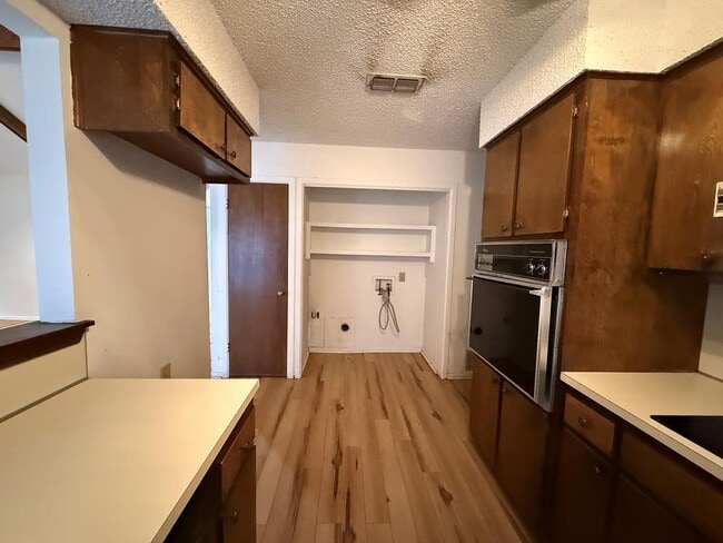 Building Photo - 6428 Amber Dr