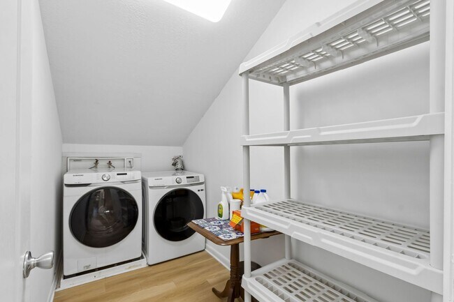 Building Photo - Steps to the Ocean! 3/3, 2198sq', Ocean View, Furnished