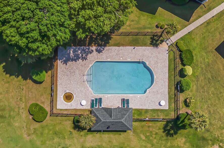 Building Photo - 589 Blue River Ct