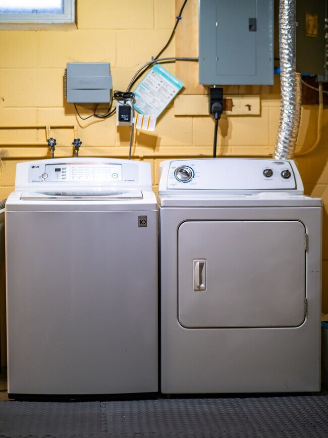 Building Photo - 32071 Lake Rd