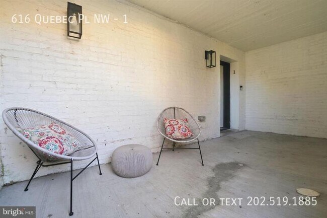 Building Photo - 616 Quebec Place NW