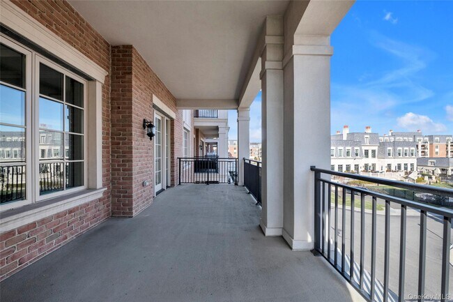 Building Photo - 5000 Royal Ct