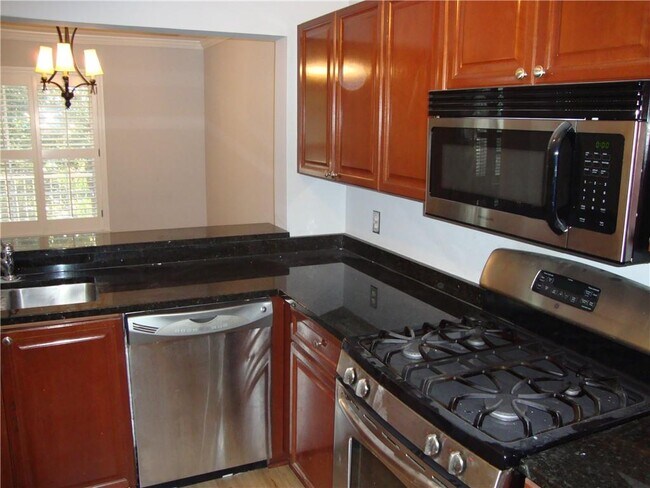 Building Photo - 220 Renaissance Pkwy NE