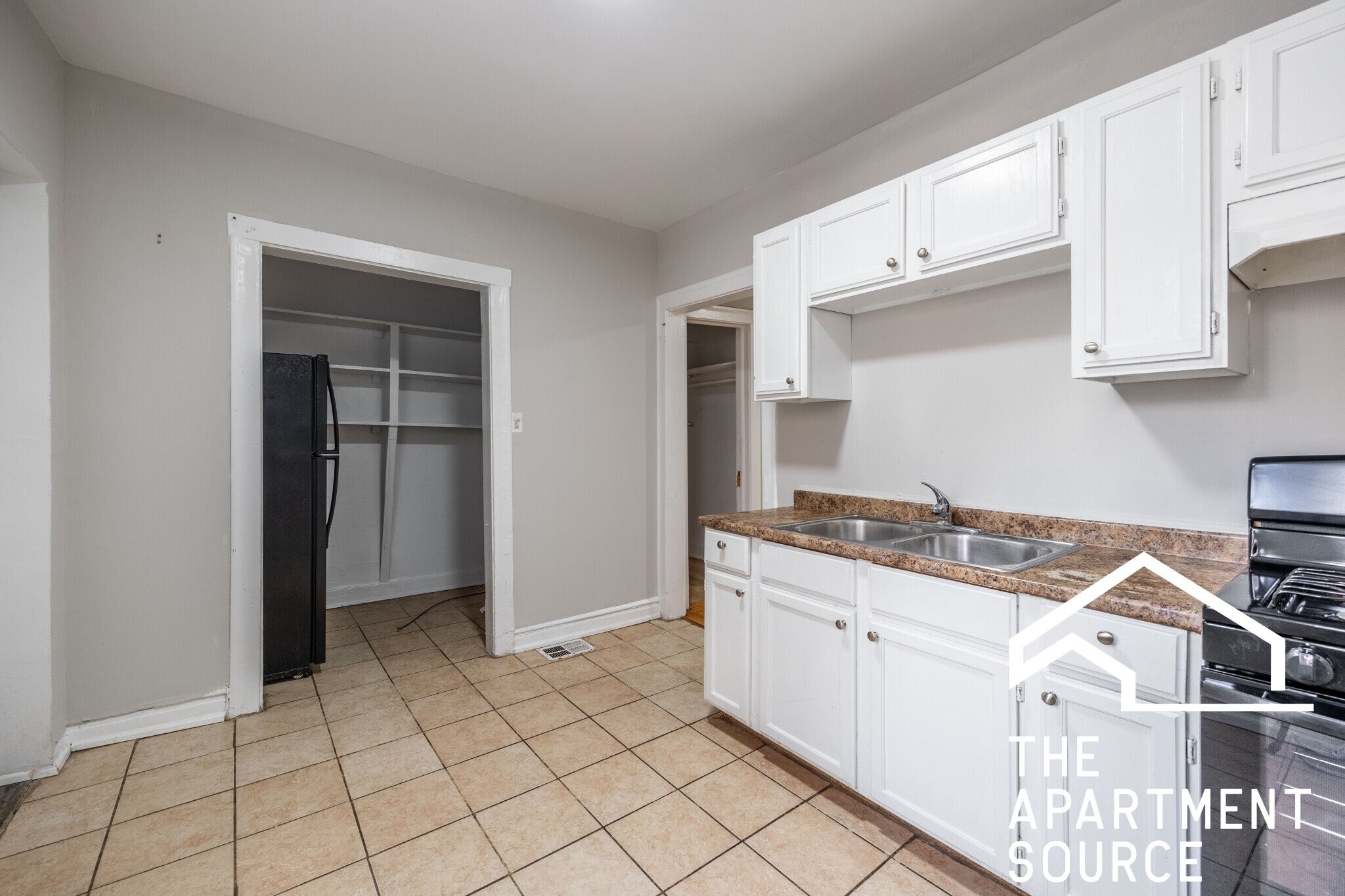 Building Photo - 6304 N Oakley Ave