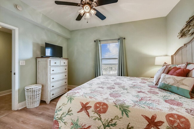 Building Photo - 9860 S Thomas Dr