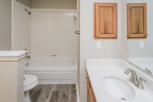 Building Photo - 708 Brees Dr