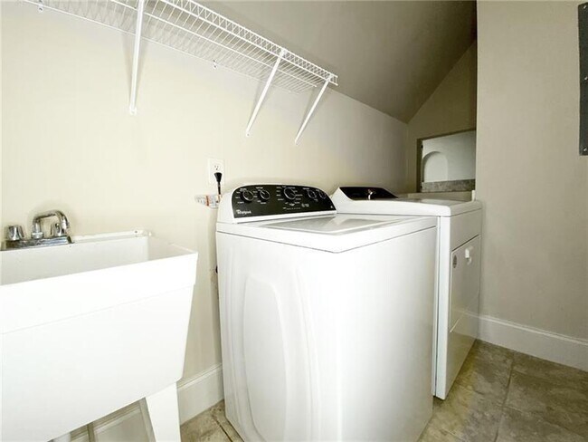 Building Photo - 286 Morgan Pl SE