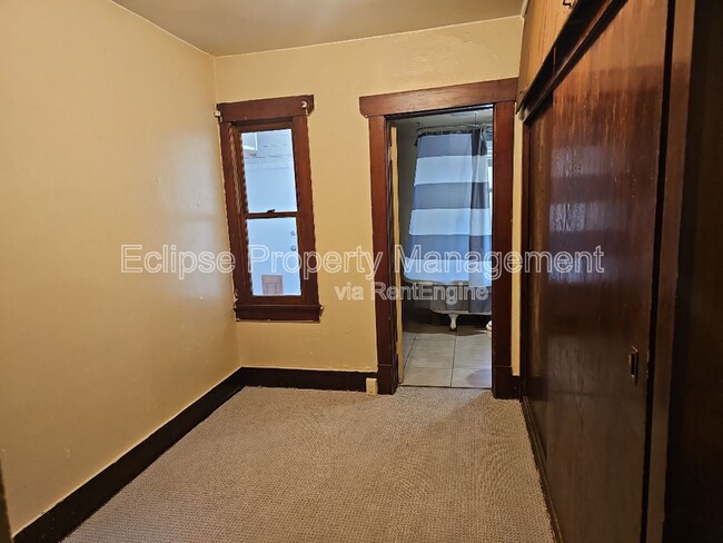 Building Photo - 204 Edison Ave