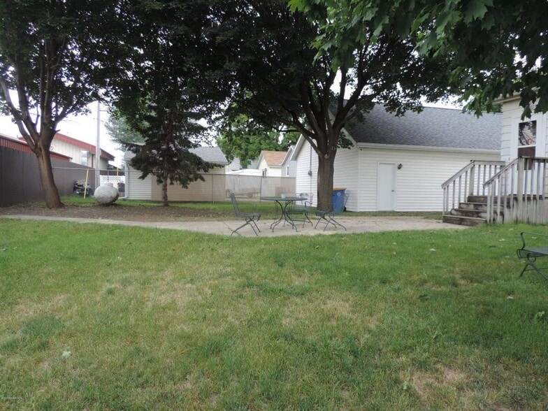 Back yard with patio - 223 E Rose St