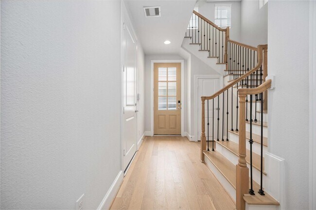 Building Photo - 10919 Grove Tree Ln