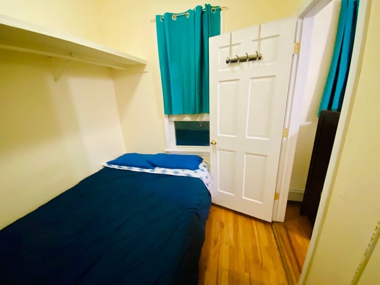 Building Photo - 20 Vineyard Ave